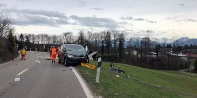 Die beiden am Unfall verwickelten Fahrzeuge. Dürnten ZH
