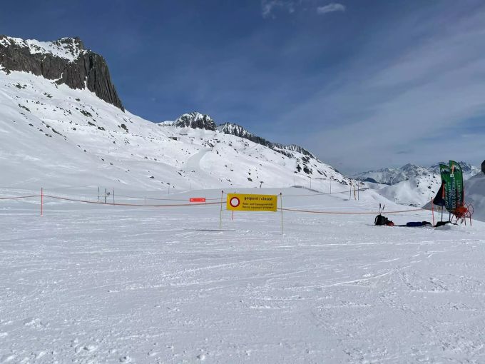 Wind zieht auf, das Wetter wird garstiger: Erste Pisten in Andermatt UR schliessen bereits. Wetter Schnee Pisten Andermatt