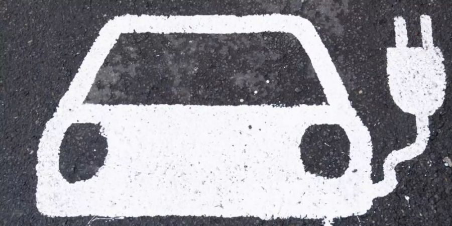 Der grösste Markt für Elektroautos und Plug-in-Hybride bleibt China mit 1,25 Millionen Neuzulassungen im Jahr 2020. Foto: Julian Stratenschulte/dpa