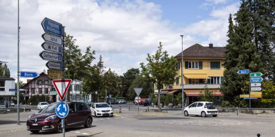 Der Kreisel an der Dorfstrasse in Belp.