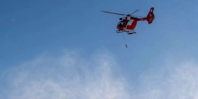 Die Rega im Einsatz. (Symbolbild) Sturz Gletscherspalte