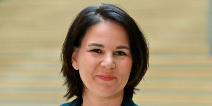 Baerbock fordert konkrete Massnahmen zur Umsetzung des Klimaschutzgesetzes Baerbock fordert konkrete Massnahmen zur Umsetzung des Klimaschutzgesetzes