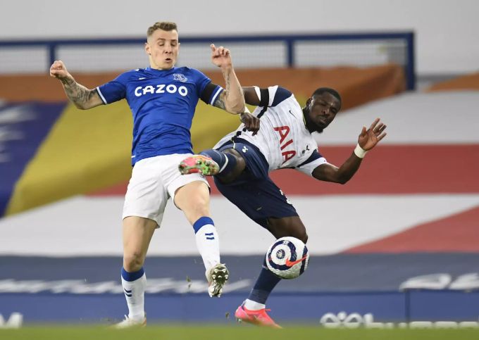 Ein umkämpftes Spiel zwischen Everton und Tottenham Hotspur. Tottenham