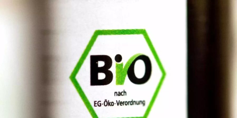 Bio-Getränke dürfen keine nichtbiologischen Zutaten enthalten. Somit ist in der Regel auch der Einsatz von Calciumcarbonat nicht zulässig. Foto: Daniel Naupold/dpa