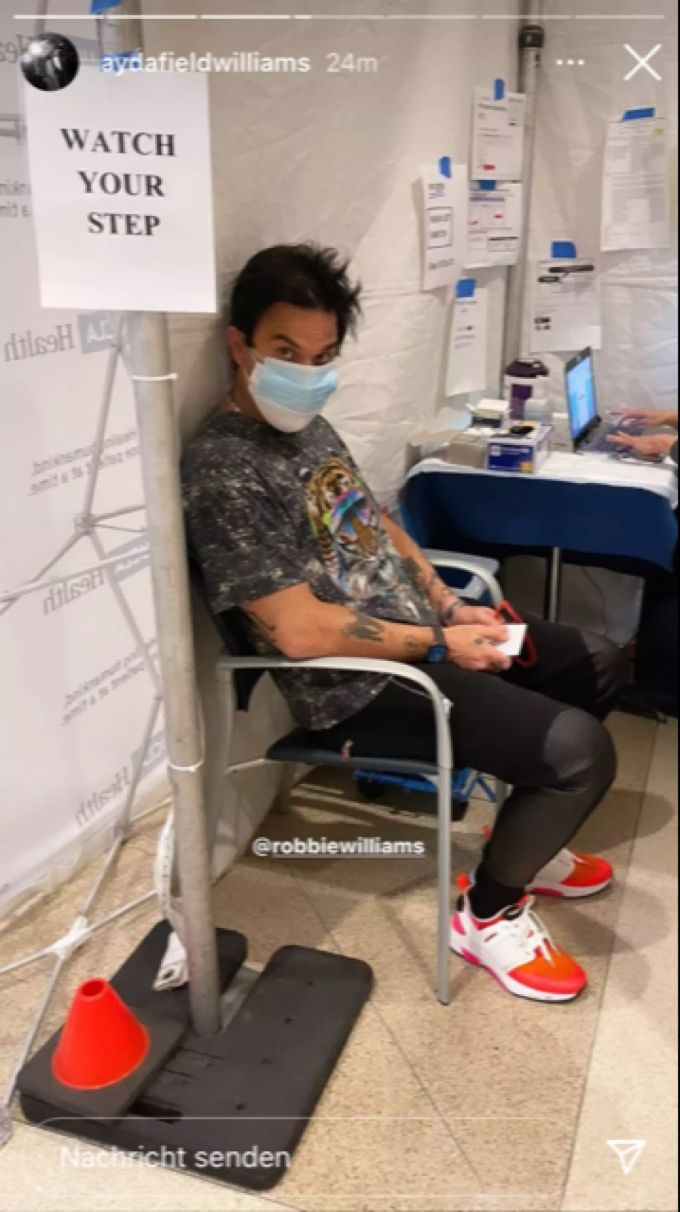 Robbie Williams liess sich im April gegen das Coronavirus impfen. Offenbar in den USA. robbie williams