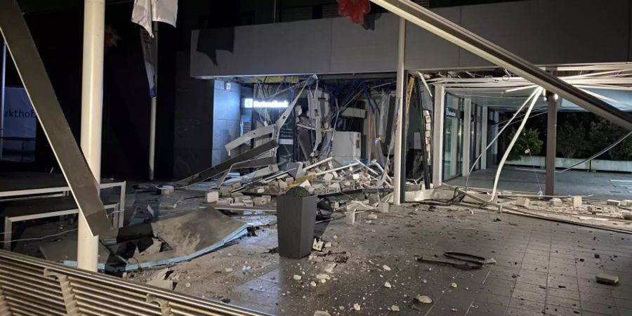 Nussbaumen: Bankomat gesprengt.
