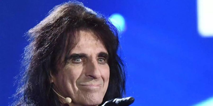 Alice Cooper meldet sich zurück. Mit seinem neuen Album ist er in Deutschland an der Spitze gelandet. Foto: Uli Deck/dpa