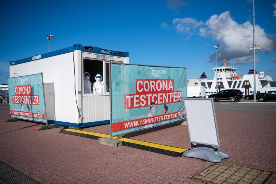 Corona-Schnelltests an der Fähre