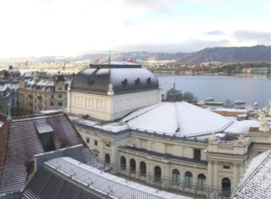 Auch die Stadt Zürich ist in der weissen Pracht erwacht.