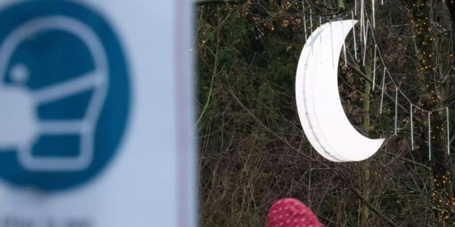 Forscher warnen vor Ausgangssperren. Sie hätten nicht die gewünschte Wirkung, sagen sie. Foto: Friso Gentsch/dpa