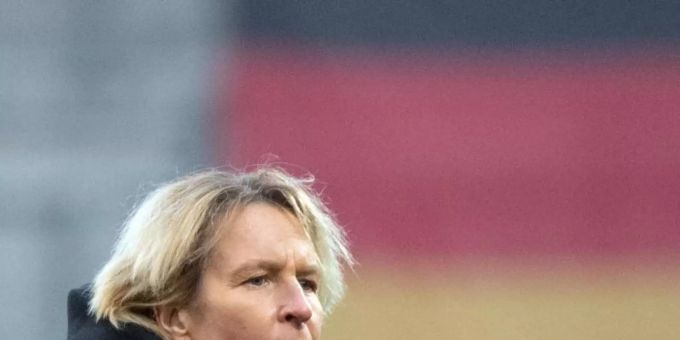 Wird mit den DFB-Frauen nicht im Juni in die USA reisen: Bundestrainerin Martina Voss-Tecklenburg. Foto: Matthias Balk/dpa Wird mit den DFB-Frauen nicht im Juni in die USA reisen: Bundestrainerin Martina Voss-Tecklenburg. Foto: Matthias Balk/dpa