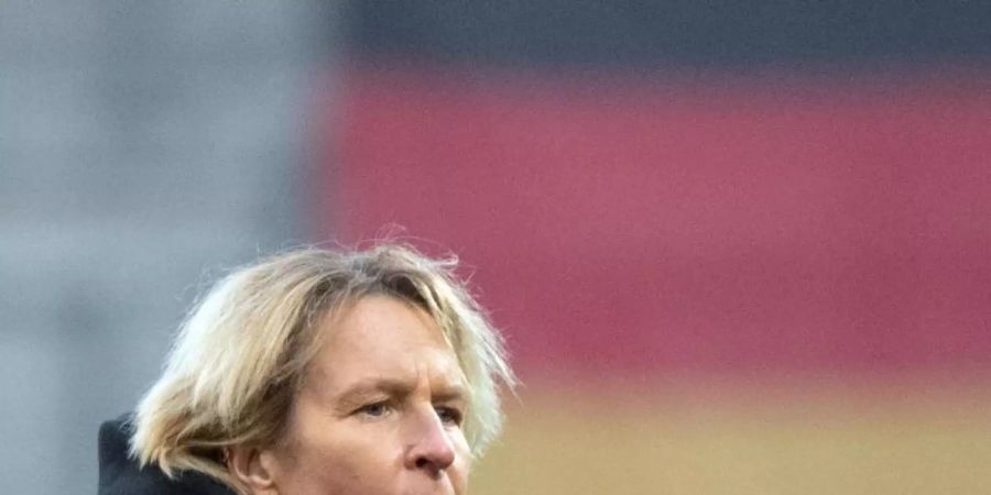 Wird mit den DFB-Frauen nicht im Juni in die USA reisen: Bundestrainerin Martina Voss-Tecklenburg. Foto: Matthias Balk/dpa