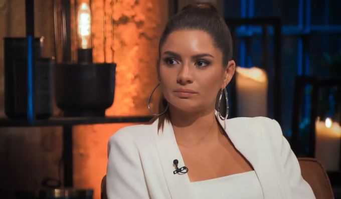 Michèle kämpft mit den Tränen. Der Bachelor Michele
