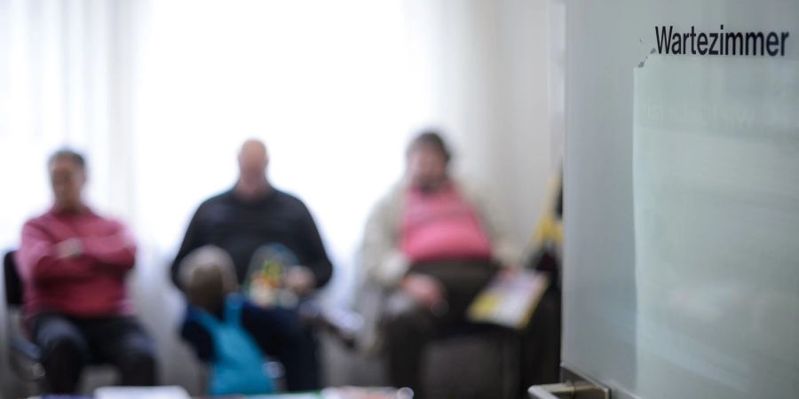 Kassenärzte protestierten gegen die Streichung der Neupatienten-Regel. Sie fürchten, dass Patienten so zukünftig länger auf Termine warten müssen.