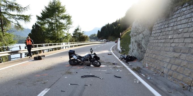 Zwei Motorradfahrer wurden verletzt. motorradfahrer