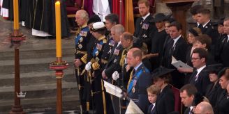 In Kirche - Prinz Harry und Meghan sitzen hinter Charles und Camilla In Kirche - Prinz Harry und Meghan sitzen hinter Charles und Camilla