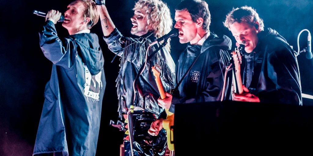  Foto zu Kraftklub und Kaulitz geben Spontan-Konzert 