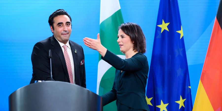 Aussenministerin Annalena Baerbock (r, Bündnis 90/Die Grünen) und Bilawal Bhutto Zardari, Aussenminister von Pakistan, sprachen in Berlin.