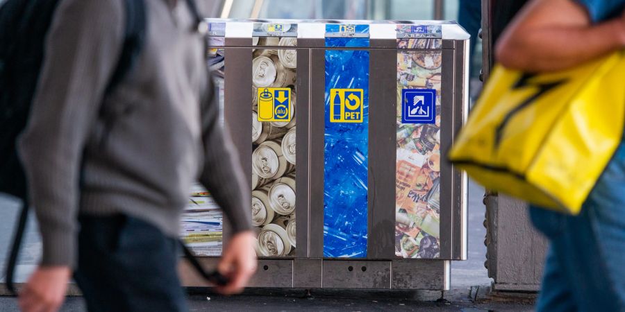 Abfallbewirtschaftung/ Bahnhof Recycling-Stationen.  (Symbolbild)
