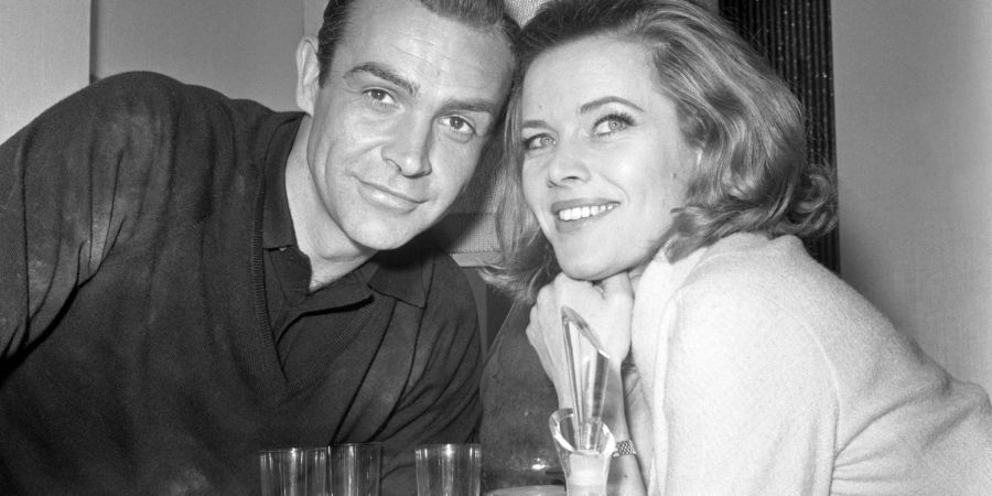 Sean Connery und Honor Blackman bei den Dreharbeiten zum James-Bond-Klassiker «Goldfinger» (1964).