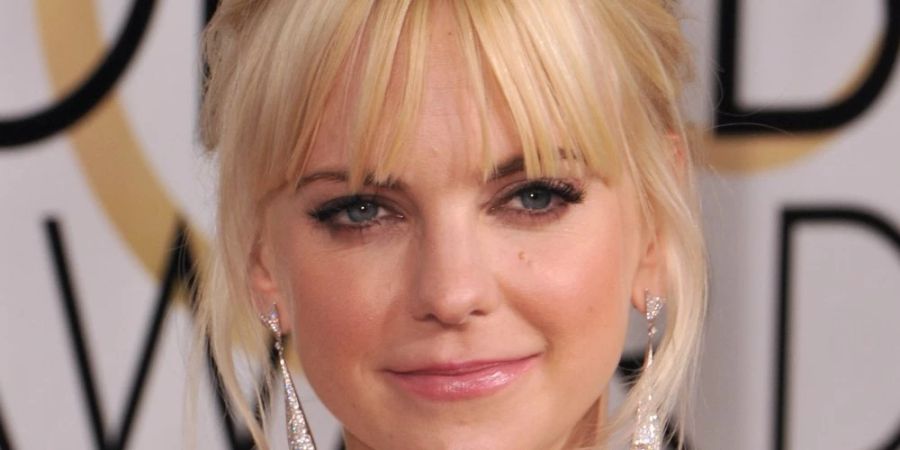 Die Schauspielerin Anna Faris wirft dem verstorbenen Hollywood-Regisseur Ivan Reitman vor, ihr auf den Hintern gehauen zu haben.