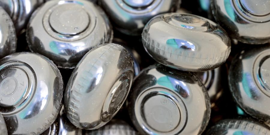 Hornussen Wettkampf.  Eine Nouss wiegt 78 Gramm. (Symbolbild)