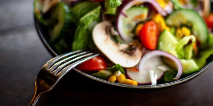 Pflanzliche Produkte verursachen in der Regel geringere Emissionen als Fleisch. Pflanzliche Produkte verursachen in der Regel geringere Emissionen als Fleisch.