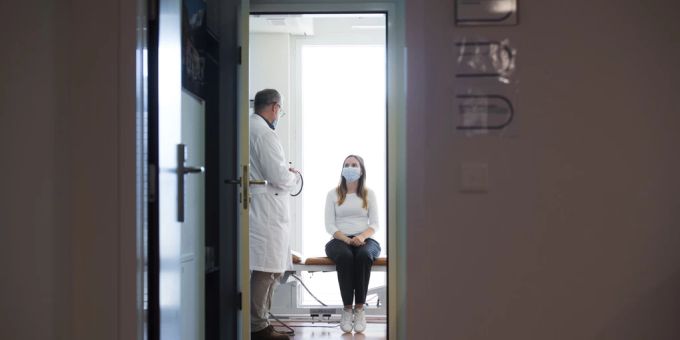 Forschende aus Kanada haben im Rahmen einer neuen Covid-19 Studie die Ursachen von Long Covid untersucht: Chronische Entzündungen könnten am Ursprung der Symptome stehen. (Symbolbild) covid 19 studie