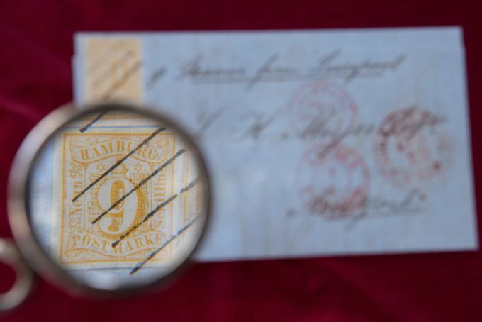 Eine 9-Schilling-Briefmarke. 9 Schilling