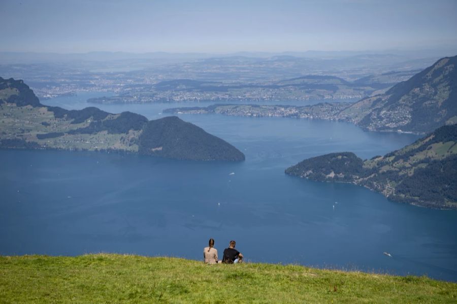 Dasselbe gilt für den Vierwaldstättersee, dessen Pegel wieder gestiegen ist.