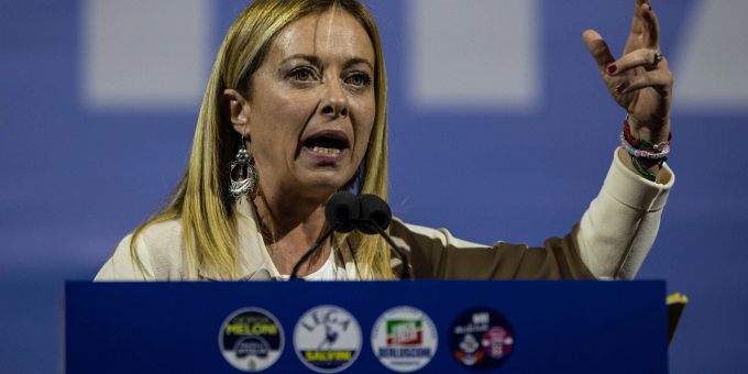 Giorgia Meloni, Vorsitzende der rechtsextremen Partei Fratelli d'Italia (Brüder Italiens), bei einer Wahlkampfveranstaltung in Rom. Giorgia Meloni, Vorsitzende der rechtsextremen Partei Fratelli d'Italia (Brüder Italiens), bei einer Wahlkampfveranstaltung in Rom.