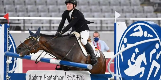 Anfang November wurde ein Verfahren eingeleitet, um einen Ersatz für das Reiten als Fünfkampf-Disziplin zu finden. Foto: Marijan Murat/dpa Anfang November wurde ein Verfahren eingeleitet, um einen Ersatz für das Reiten als Fünfkampf-Disziplin zu finden. Foto: Marijan Murat/dpa