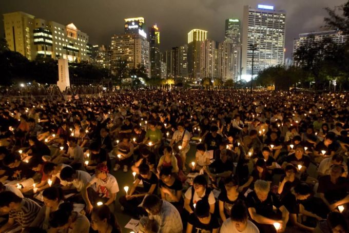Menschen Gedenken am 4. Juni 2008 dem Tiananmen Massaker von 1989. china