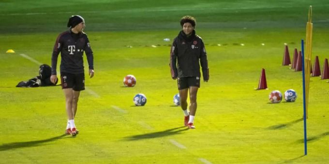 Leon Goretzka (l) und Serge Gnabry trainieren zum Trainingsstart des FC Bayern im neuen Jahr. Foto: Peter Kneffel/dpa Leon Goretzka (l) und Serge Gnabry trainieren zum Trainingsstart des FC Bayern im neuen Jahr. Foto: Peter Kneffel/dpa