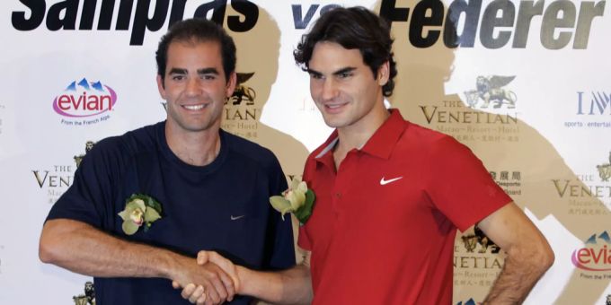 Pete Sampras (r.) war für Roger Federer (r.) in der Jugend ein Vorbild. Für den Amerikaner ist aber Novak Djokovic der beste Spieler aller Zeiten. (Archivbild) Djokovic Sampras Roger Federer