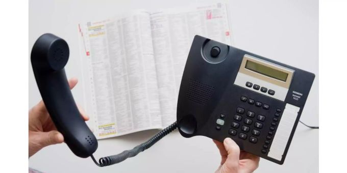 Die Betrüger rufen hauptsächlich Frauen mit nicht mehr gebräuchlichen Vornamen an. (Symbolbild) telefon
