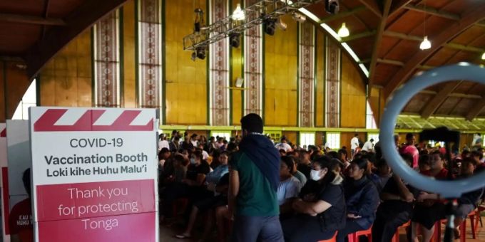 Andrang in einem Impfzentrum in Tonga Andrang in einem Impfzentrum in Tonga