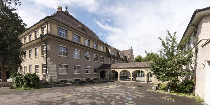 Das Domschulhaus in Arlesheim beherbergt u.a. auch die Musikschule. Das Domschulhaus in Arlesheim beherbergt u.a. auch die Musikschule.