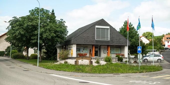Das Gemeindehaus in Gansingen. Das Gemeindehaus in Gansingen.
