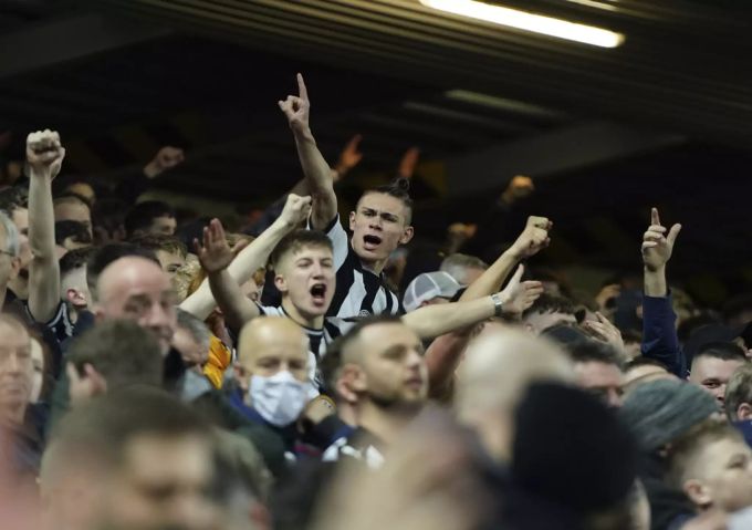 Newcastle-Fans während der Partie gegen Liverpool am Donnerstag, 16. Dezember. Premier League