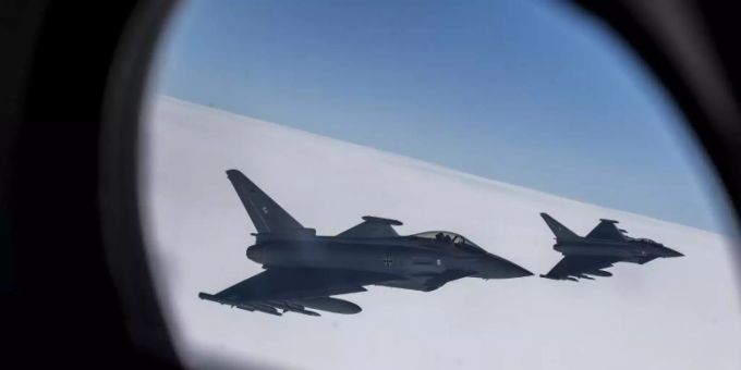 Eine Nato-Übung im litauischen Luftraum. (Archivbild). Foto: Mindaugas Kulbis/ap/dpa Eine Nato-Übung im litauischen Luftraum. (Archivbild). Foto: Mindaugas Kulbis/ap/dpa