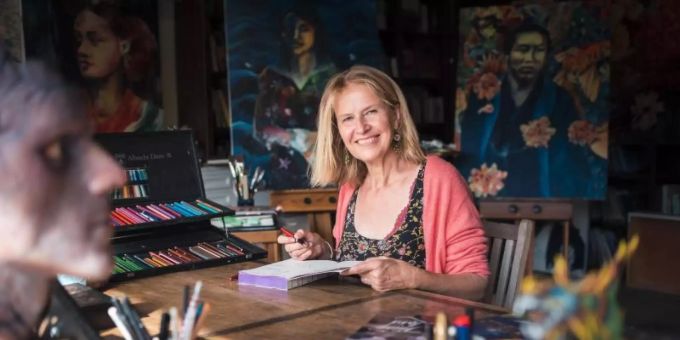 Die Autorin Cornelia Funke hat ein drittes «Drachenreiter»-Abenteuer geschrieben. Foto: Michael Orth/Dressler Verlag/dpa Die Autorin Cornelia Funke hat ein drittes «Drachenreiter»-Abenteuer geschrieben. Foto: Michael Orth/Dressler Verlag/dpa