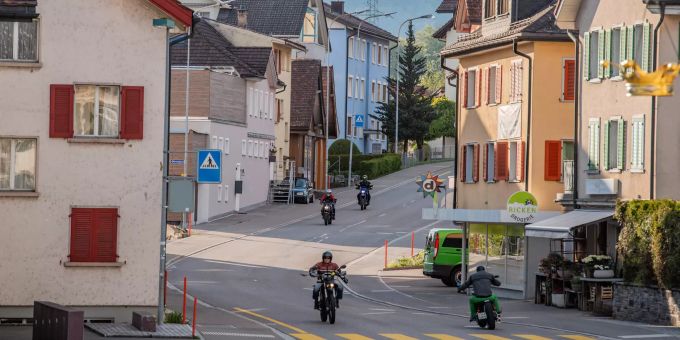Ortsstrasse in Gommiswald im Kanton St.Gallen. Ortsstrasse in Gommiswald im Kanton St.Gallen.