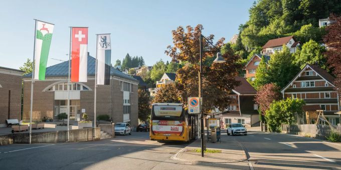 St. Gallerstrasse im Dorfkern von der Gemeinde Rehetobel. St. Gallerstrasse im Dorfkern von der Gemeinde Rehetobel.