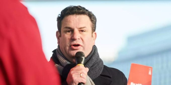 SPD-Vizechef Hubertus Heil Heil verhandelt für die SPD federführend den Bereich Arbeit mit Grünen und FDP. Foto: Annette Riedl/dpa SPD-Vizechef Hubertus Heil Heil verhandelt für die SPD federführend den Bereich Arbeit mit Grünen und FDP. Foto: Annette Riedl/dpa