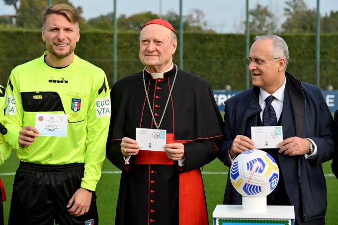 Ciro Immobile in anderer Funktion – als Schiedsrichter im Vatikan. Ciro Immobile Schiedsrichter