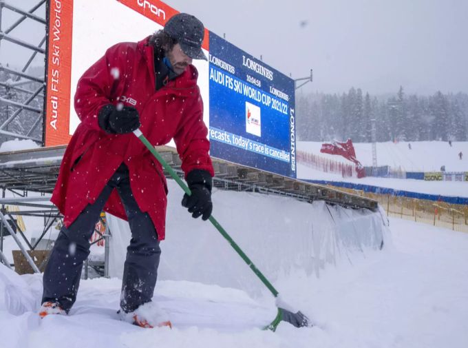 Schon drei Rennen wurden aufgrund des Wetters abgesagt. Das Coronavirus dürfte den Ski-Zirkus aber noch härter treffen. (Symbolbild) Absage Wetter