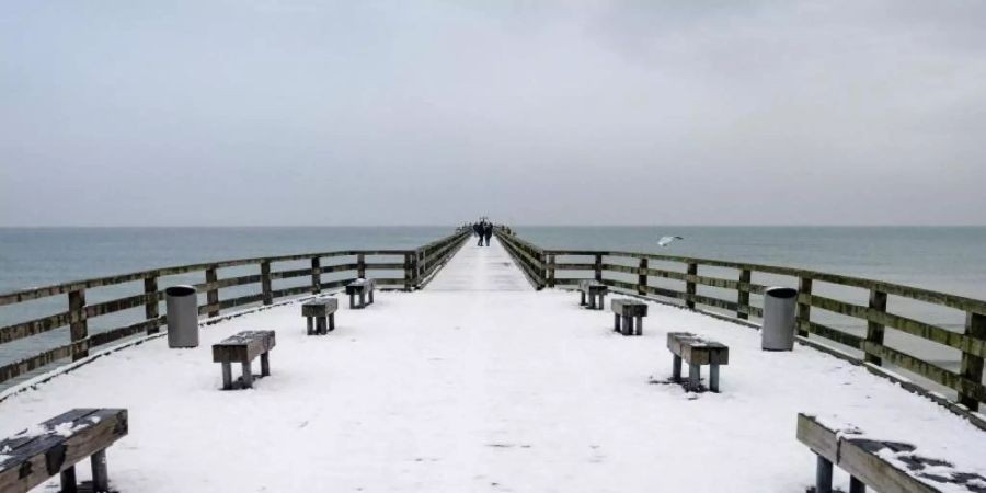 Schnee an Weihnachten? Für die Menschen in Vorpommern könnte womöglich der Traum in Erfüllung gehen. Foto: Stefan Sauer/dpa