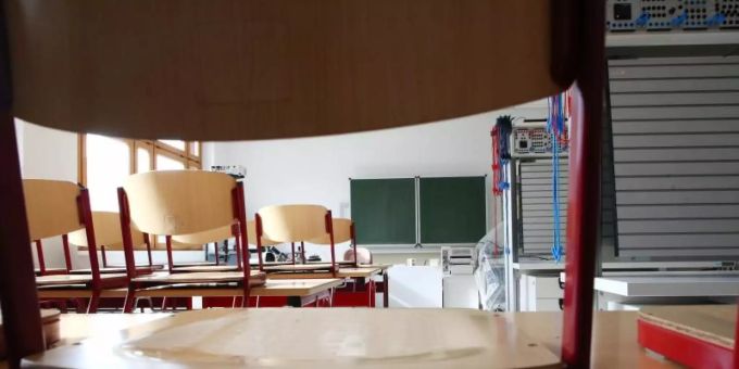 Ein leeres Klassenzimmer in einer Schule in Thüringen. Foto: Bodo Schackow/zb/dpa Ein leeres Klassenzimmer in einer Schule in Thüringen. Foto: Bodo Schackow/zb/dpa
