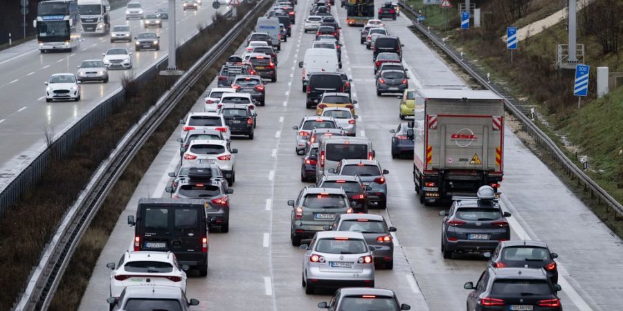 Autos auf Autobahn eugh